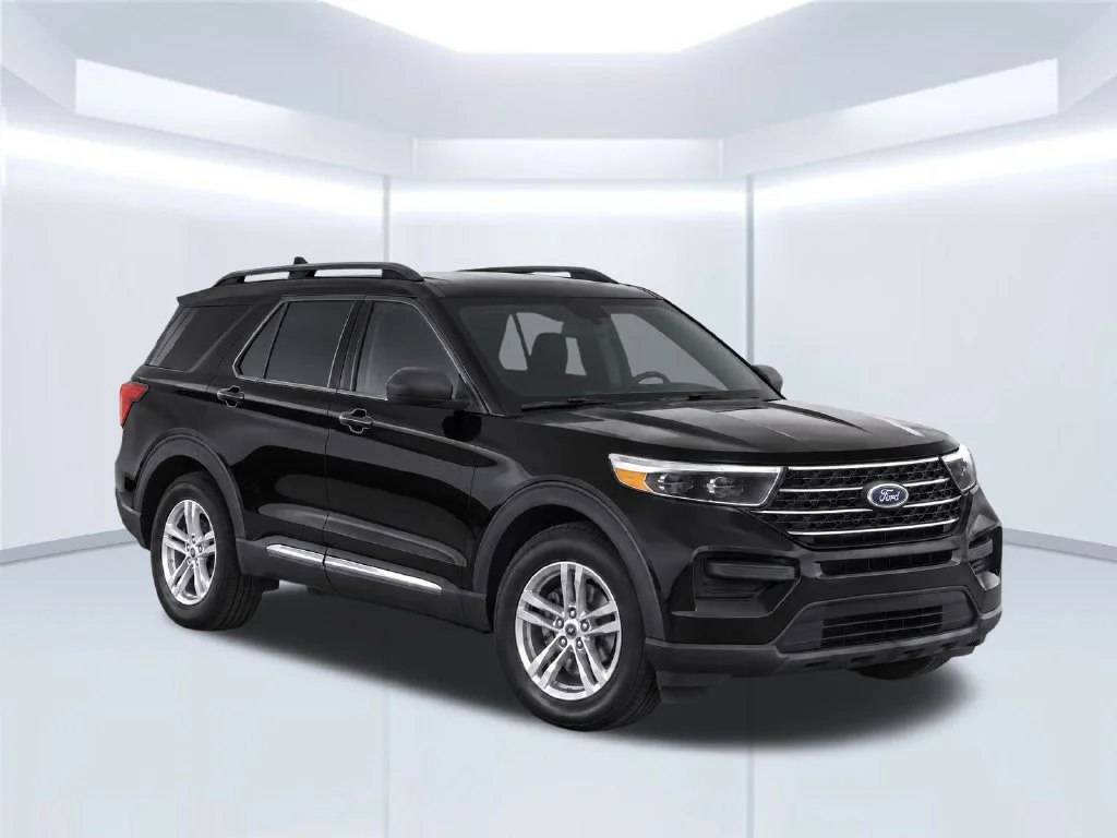 Used 2020 Black Ford XLT image 2