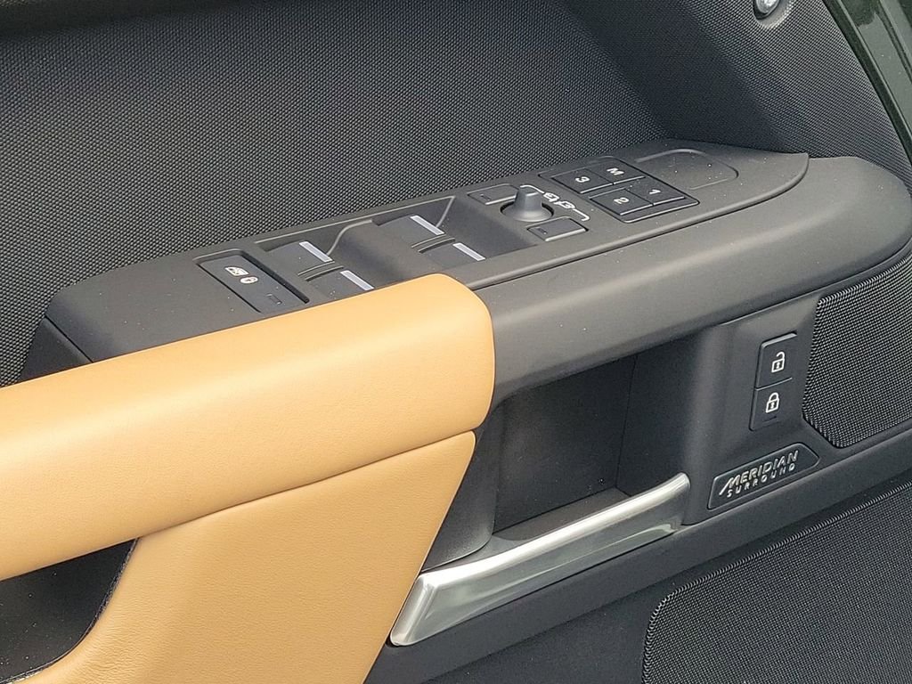 New 2026 Woolstone Green Land Rover X-Dynamic SE image 22