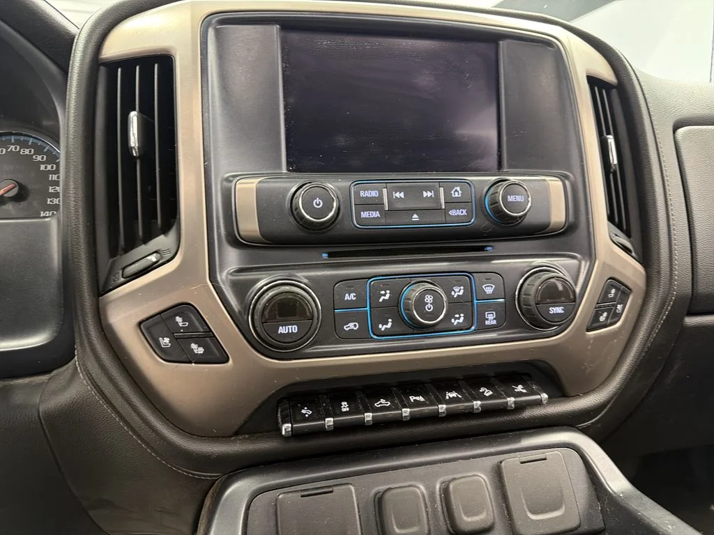 Used 2017 White GMC Denali image 17