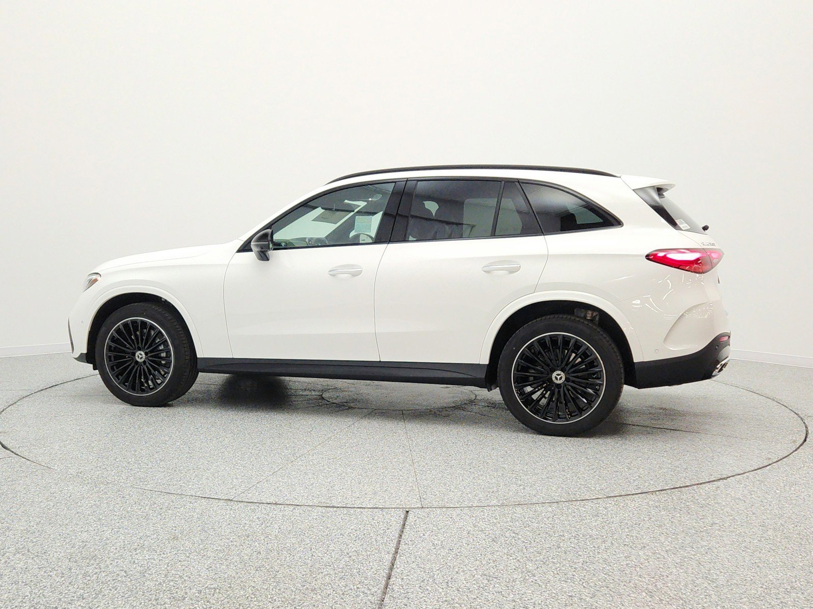 New 2026 Polar White Mercedes-Benz GLC 300 SUV image 37