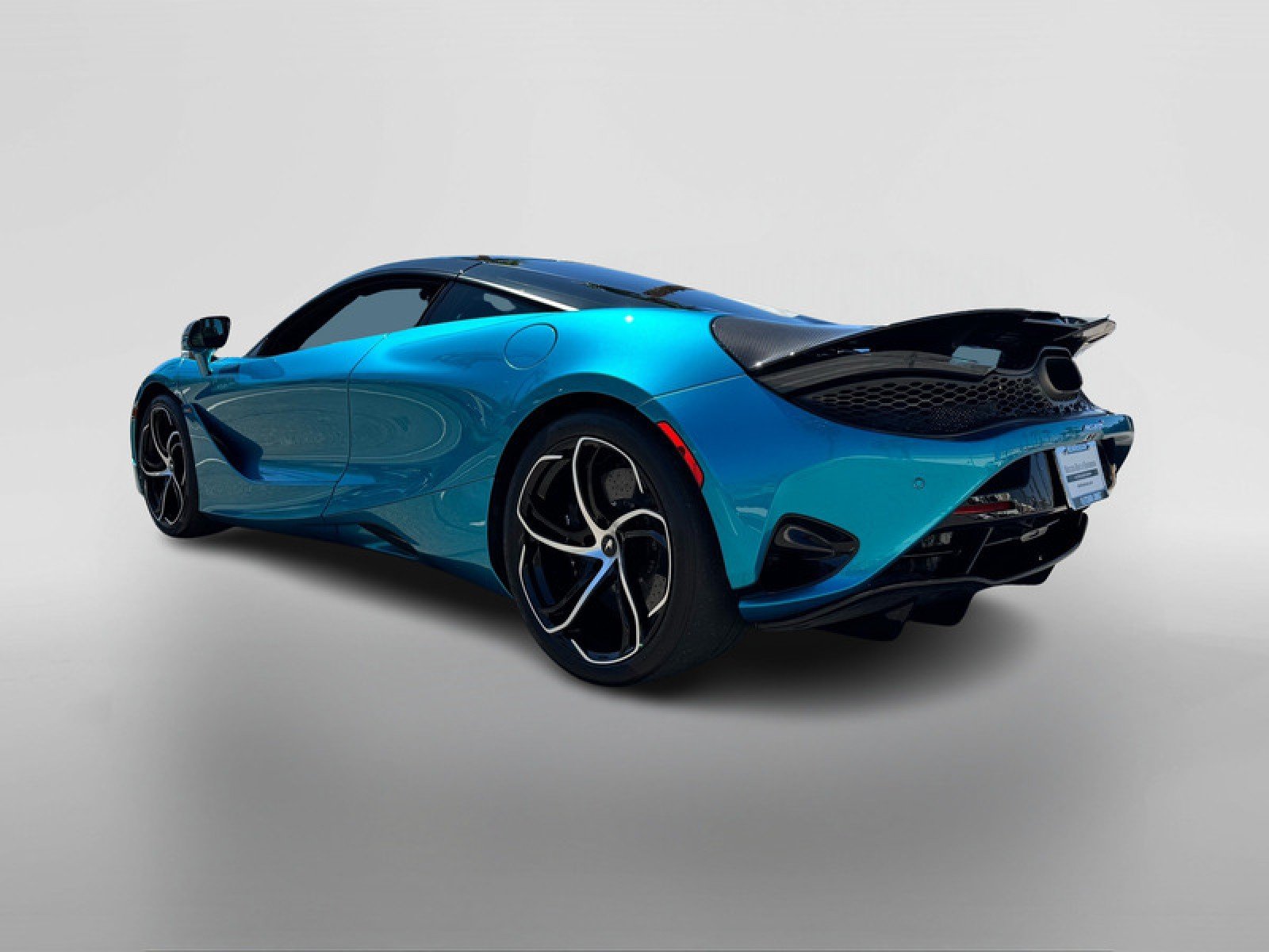 Used 2024 Belize Blue McLaren coupe image 4