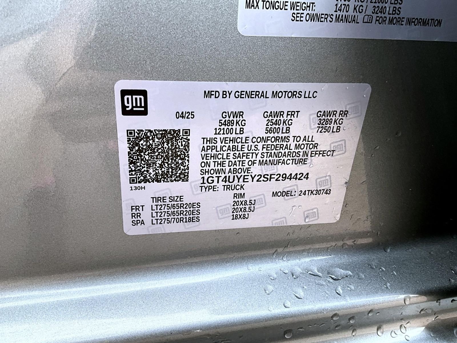Used 2025 Silver GMC Denali Ultimate image 25