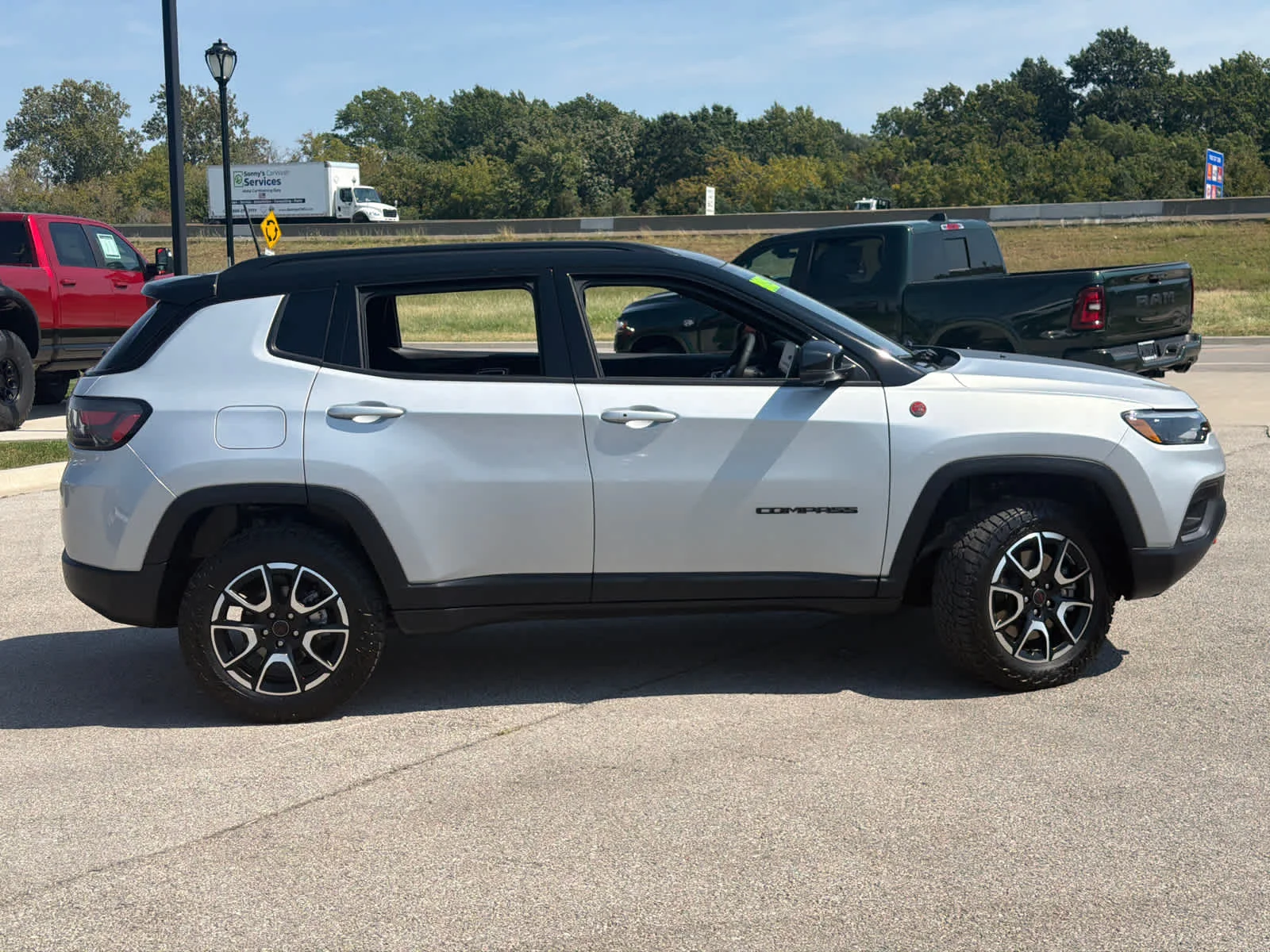 Used 2025 Silver Zynith Metallic Clearcoat Jeep Trailhawk image 10