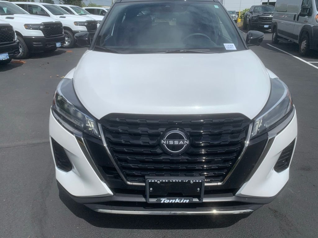 Used 2023 Aspen White/Super Black Nissan SR image 6