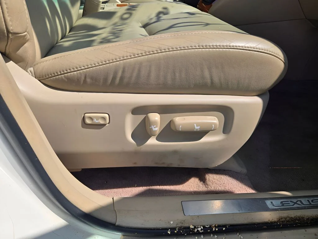 Used 2007 White Lexus 350 image 8
