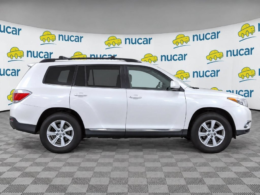 Used 2012 White Toyota Base image 8