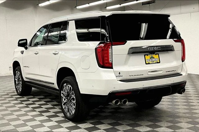 Used 2023 White Frost Tricoat GMC Denali Ultimate image 2