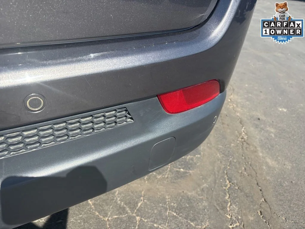Used 2023 Gray Jeep Limited image 9