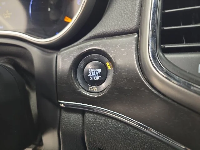 Used 2018 Bright White Clearcoat Jeep Limited image 29