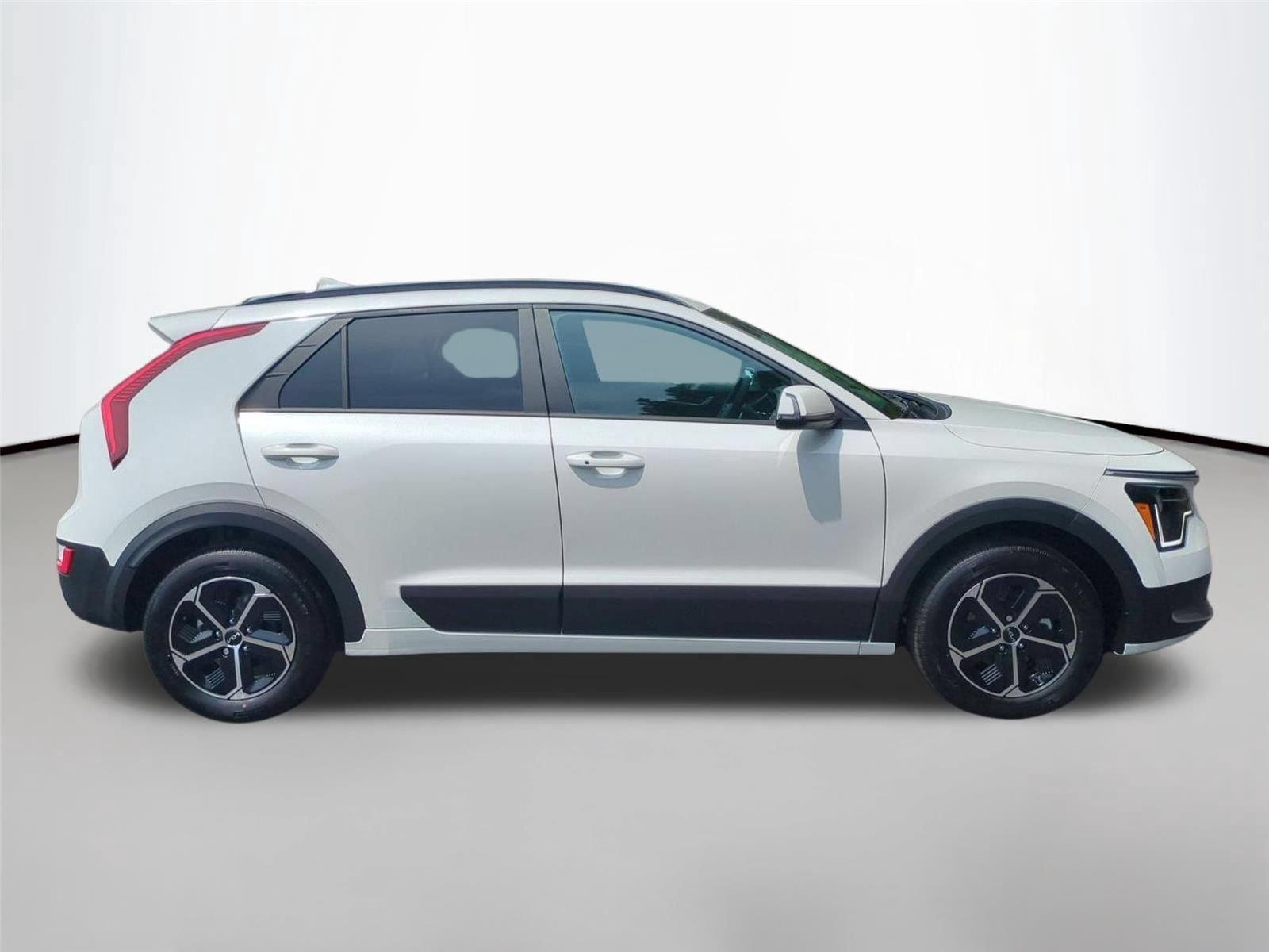 New 2026 Snow White Pearl Kia EX image 6