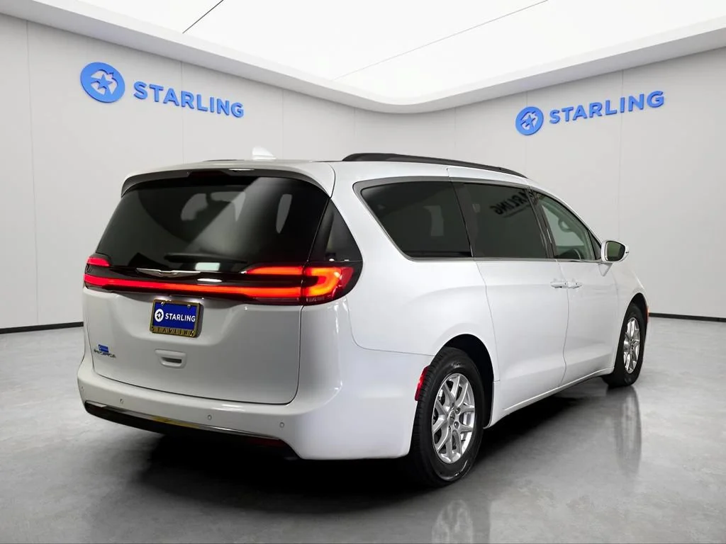 Used 2022 White Chrysler Touring L image 7