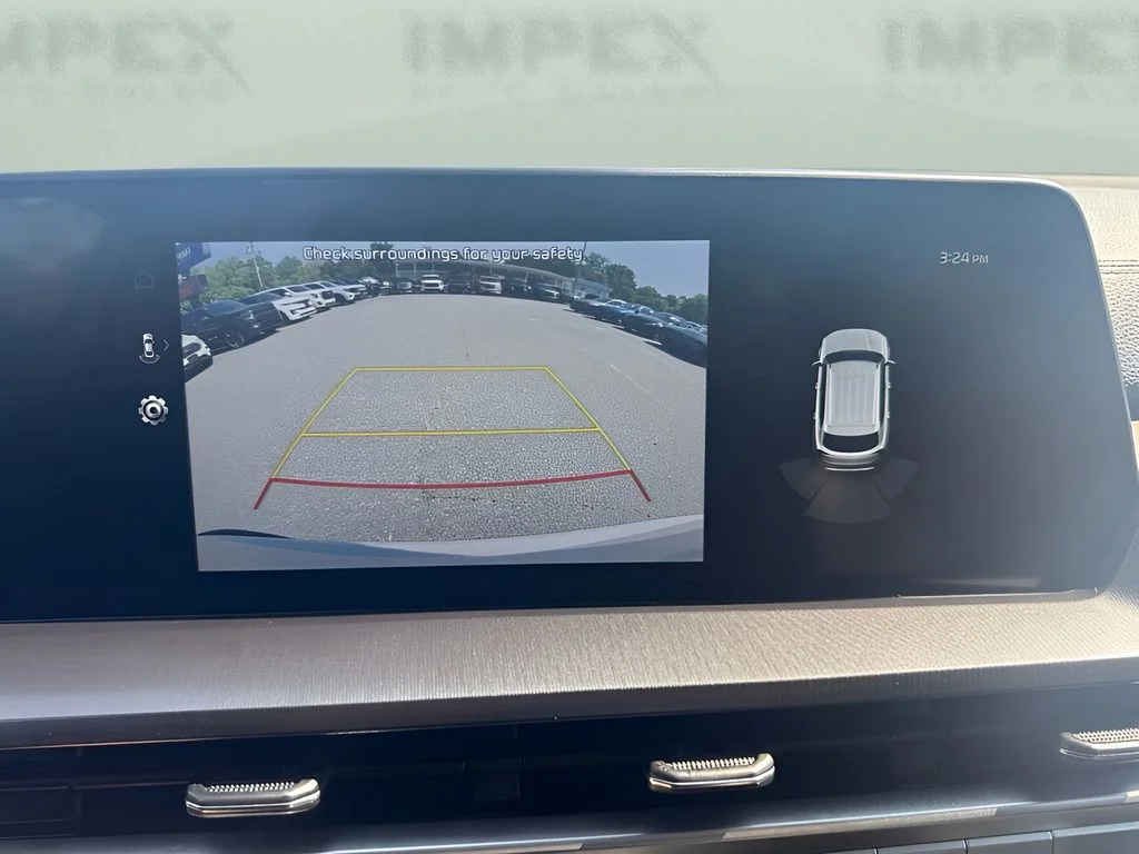 Used 2024 White Kia S image 17
