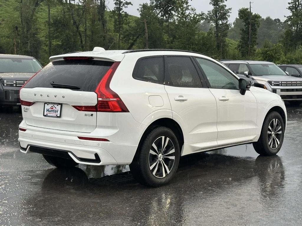 Used 2025 White Volvo Core image 27