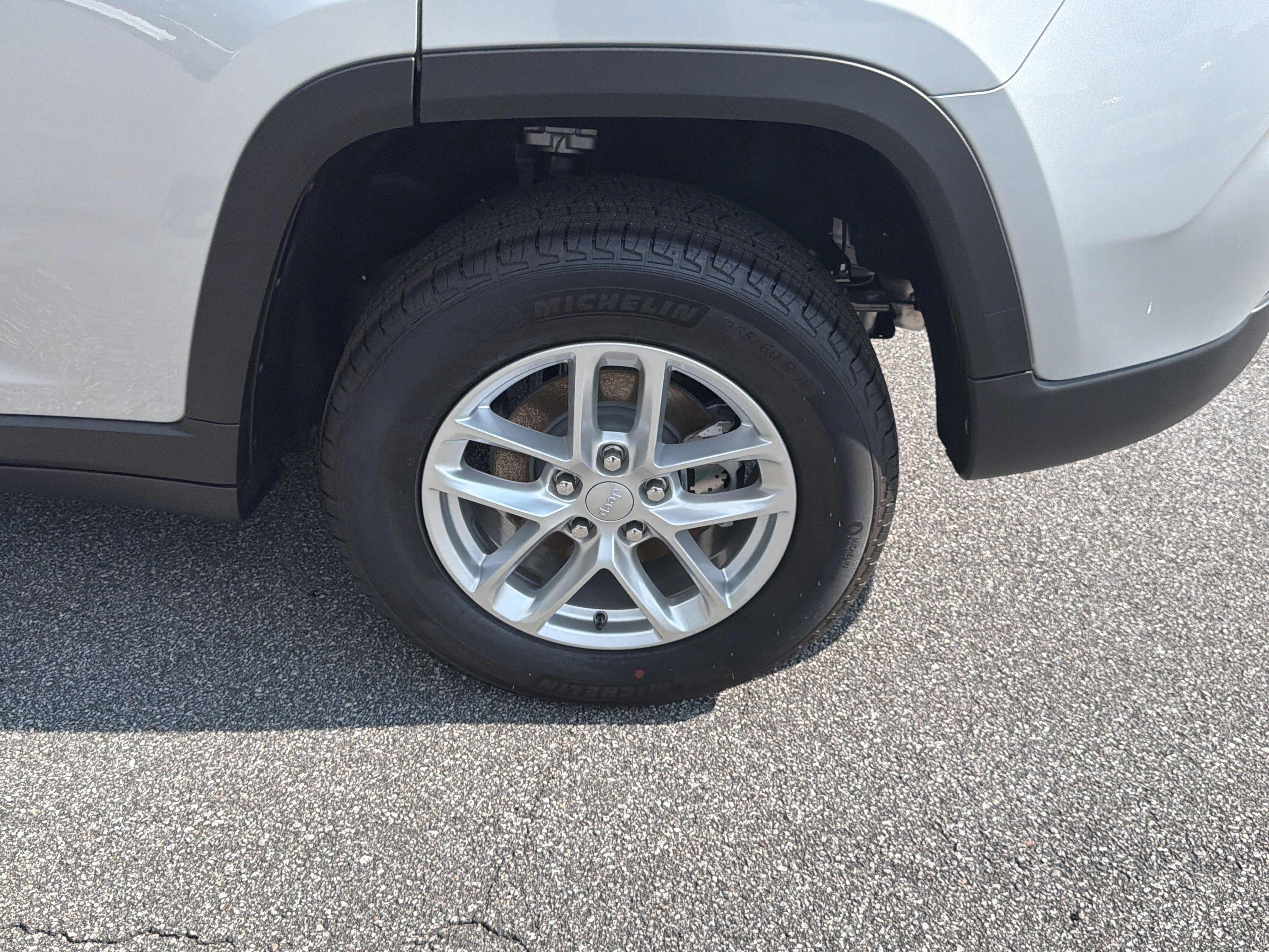 New 2026 Silver Zynith Jeep Laredo image 23