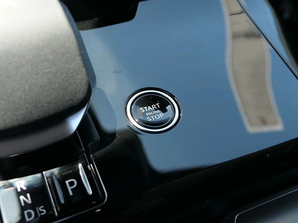 Used 2024 Santorini Black Metallic Land Rover P360 SE image 19