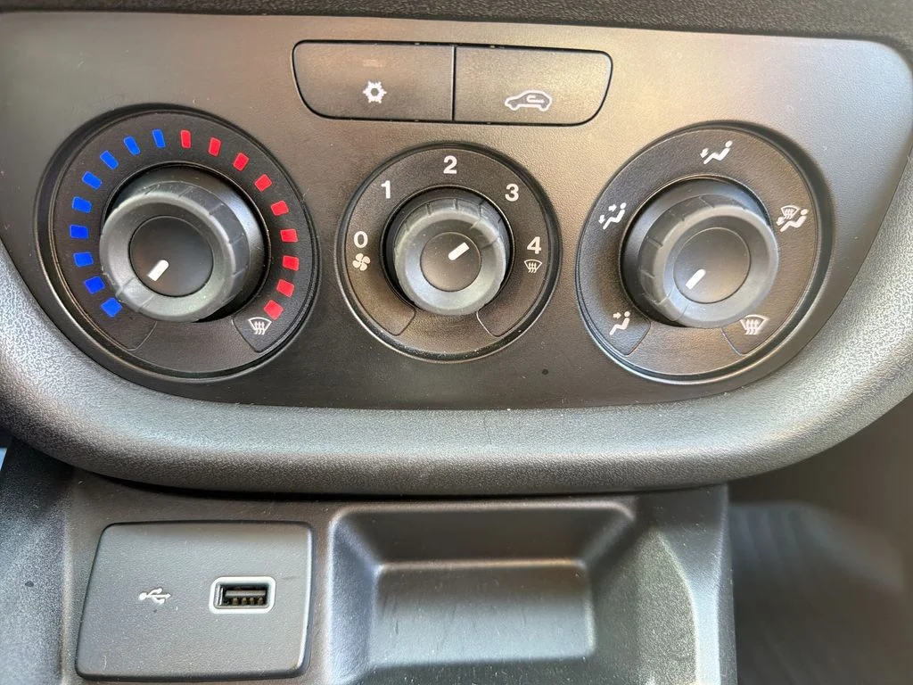 Used 2022 White Ram Base image 16