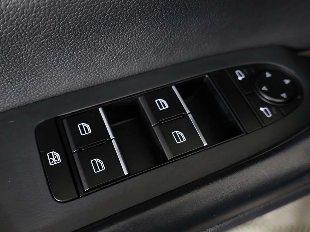 Used 2025 Gray Mazda Premium image 40