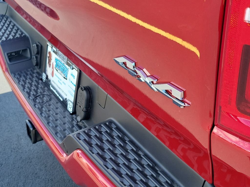 New 2026 Molten Red Pearl-Coat Exterior Paint RAM Tungsten image 6
