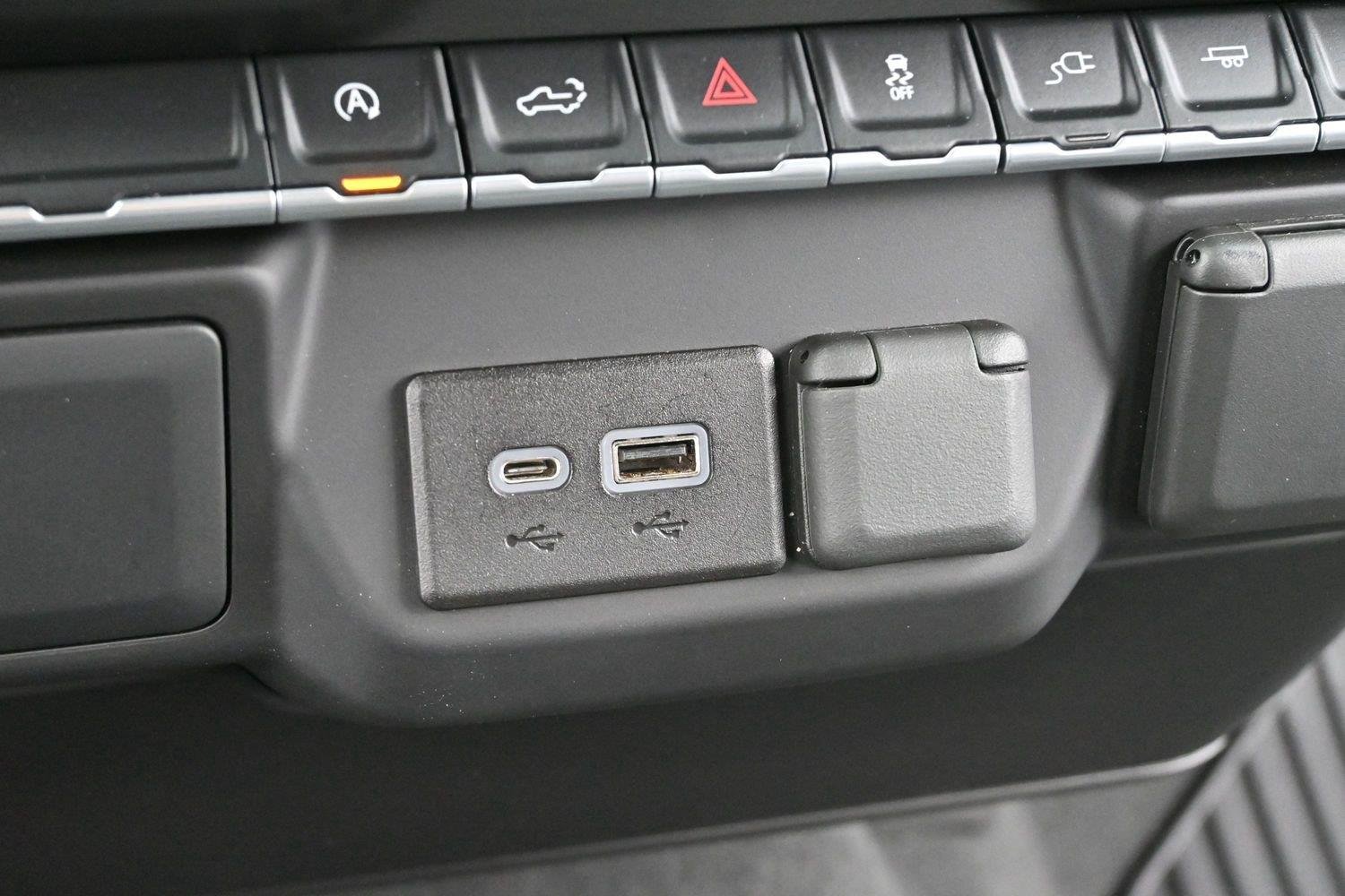 Used 2022 Summit White Chevrolet Custom image 24
