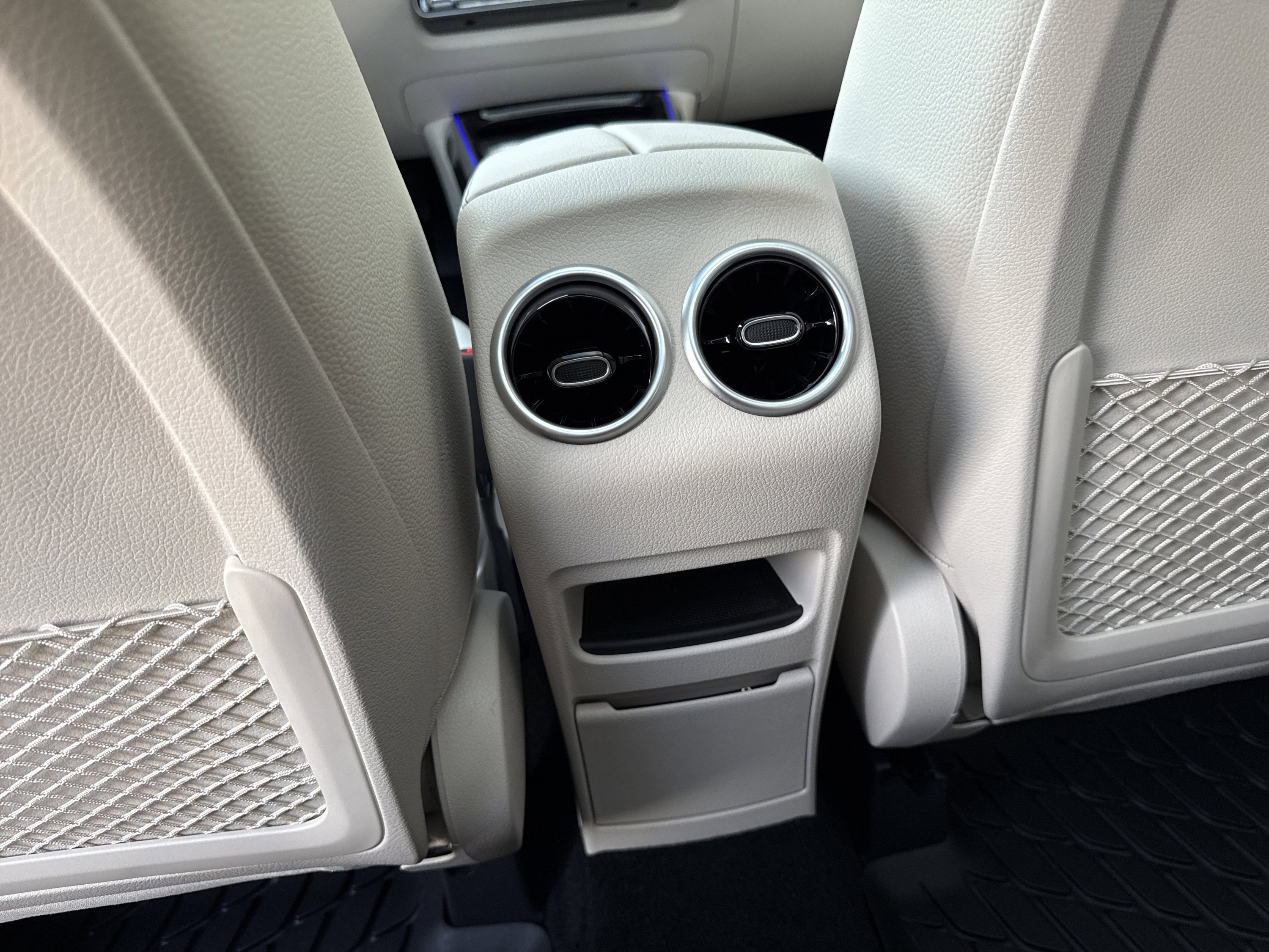 New 2026 Polar White Mercedes-Benz GLB 250 image 32