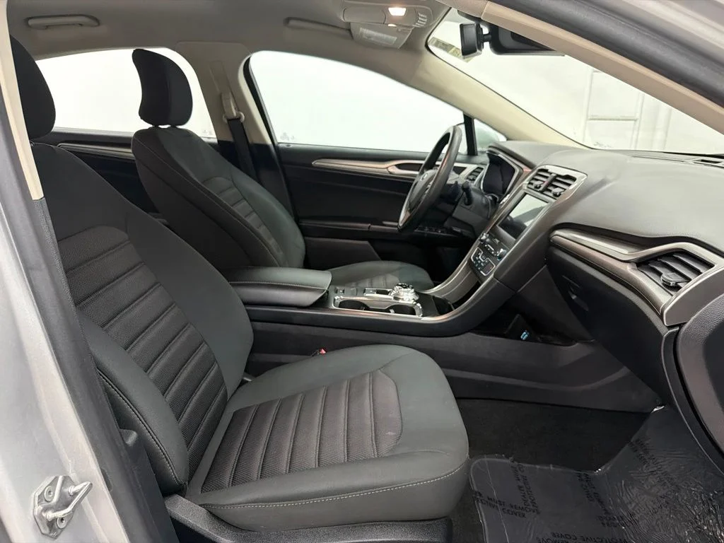Used 2019 Silver Ford SE image 32