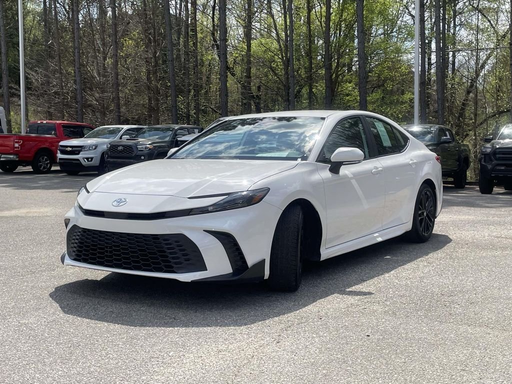 Used 2025  Toyota SE image 6