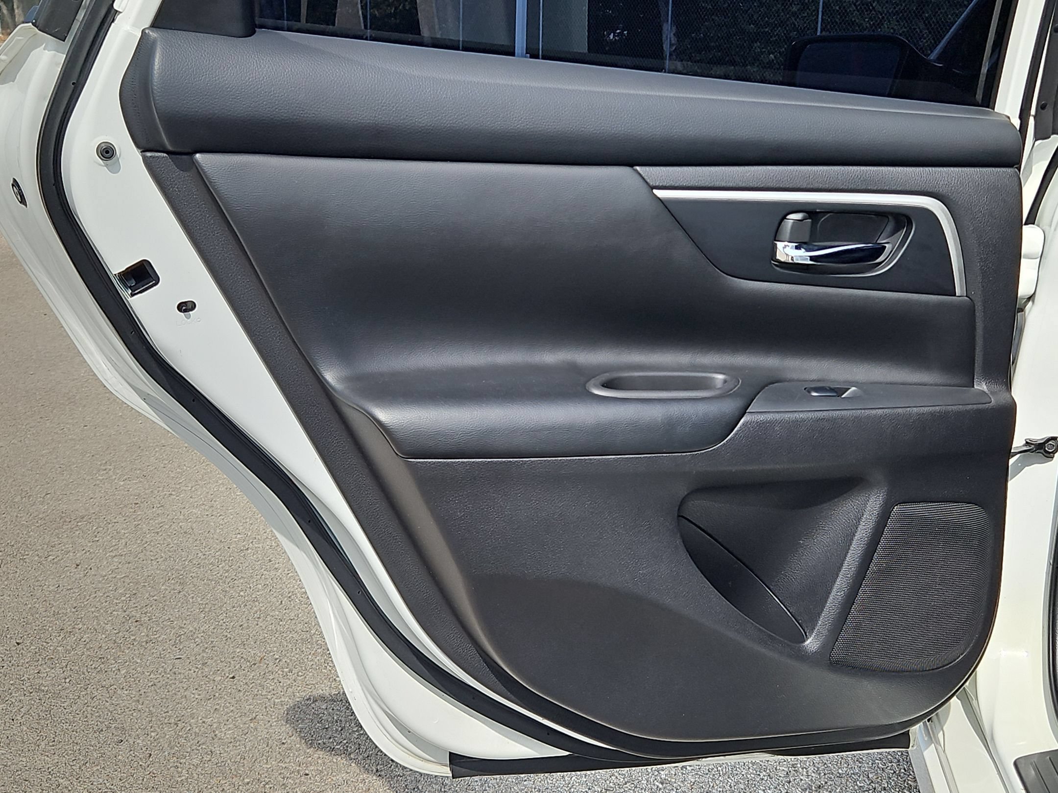 Used 2018 Pearl White Nissan 2.5 SR image 14