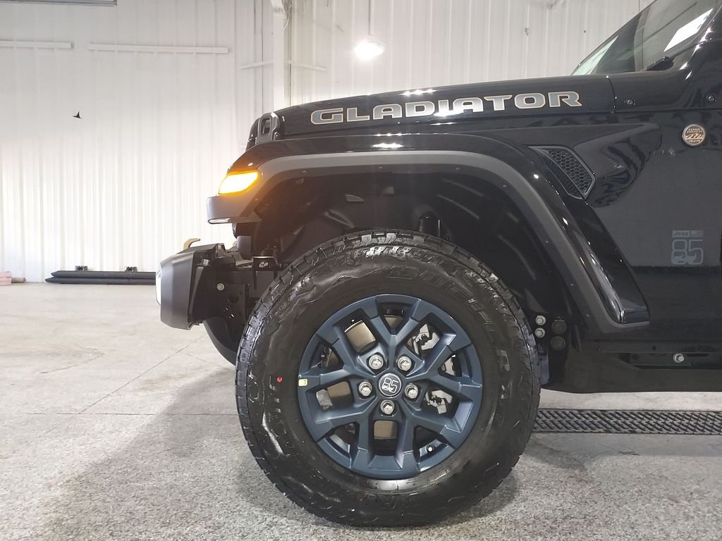 New 2026 Black Clear-Coat Exterior Paint Jeep 85th Anniversary Edition image 16