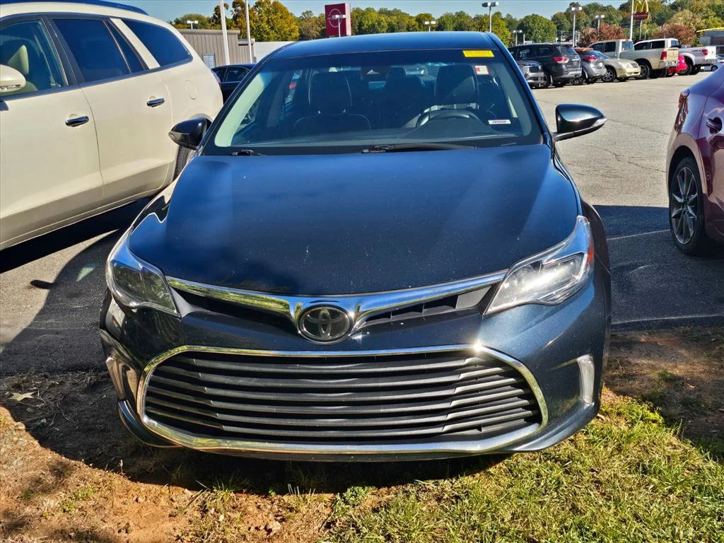 Used 2018 Gray Toyota XLE image 8
