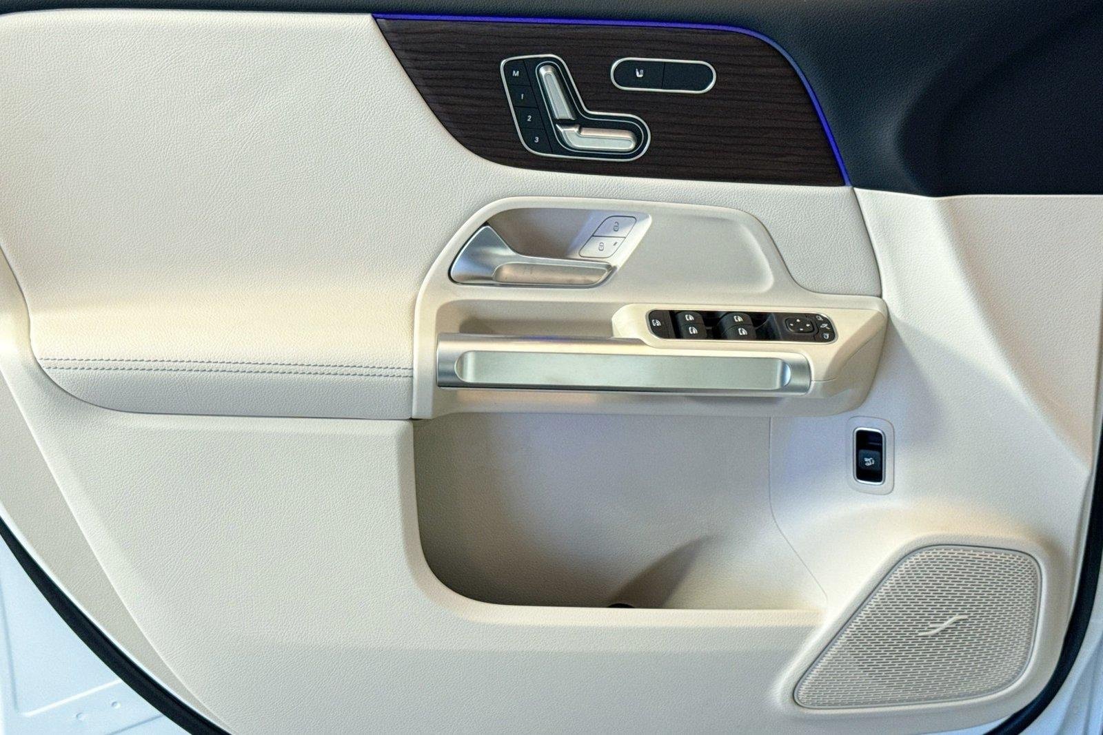 New 2026 Polar White Mercedes-Benz GLB 250 image 16