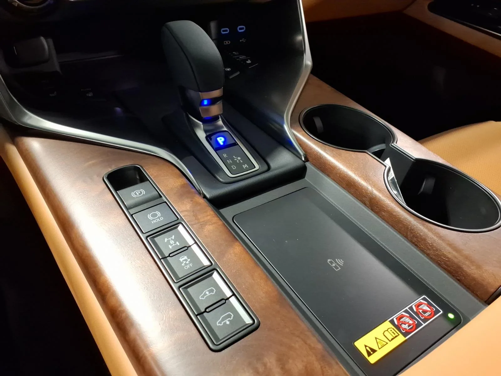 New 2026 White Lexus 700h Luxury image 8