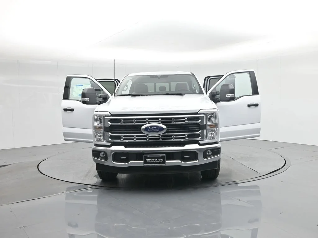 New 2026 Oxford White Ford XLT image 32