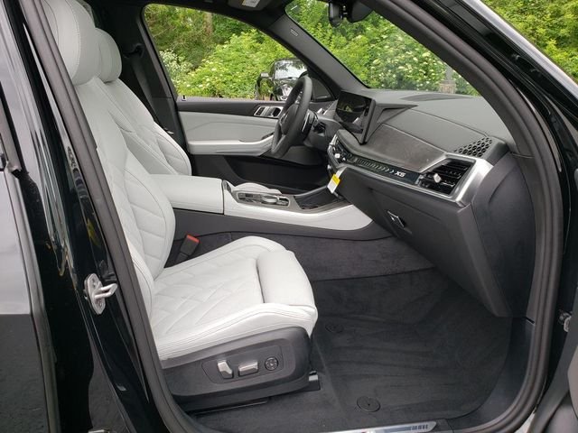 New 2026 Black Sapphire Metallic BMW xDrive40i image 20