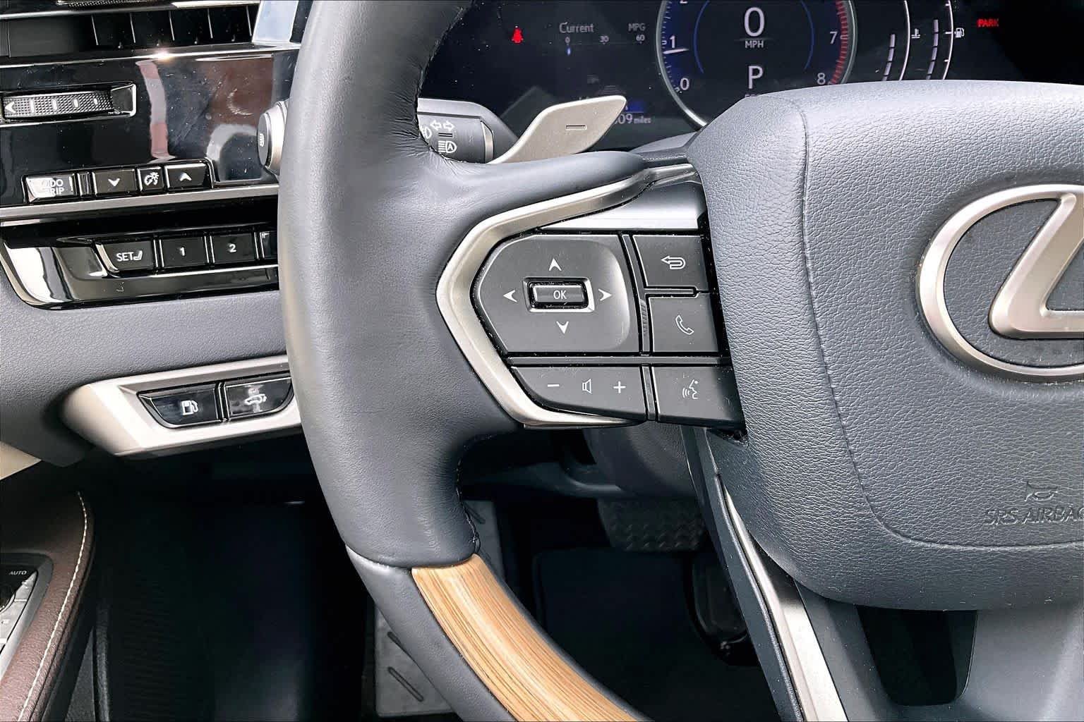 Used 2023 Eminent White Pearl Lexus Premium image 22