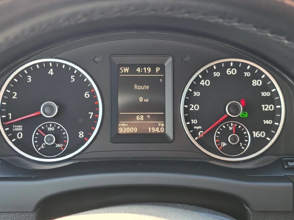 Used 2012 Silver Volkswagen SE image 29