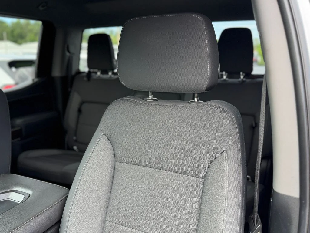 Used 2022 White GMC Elevation image 9