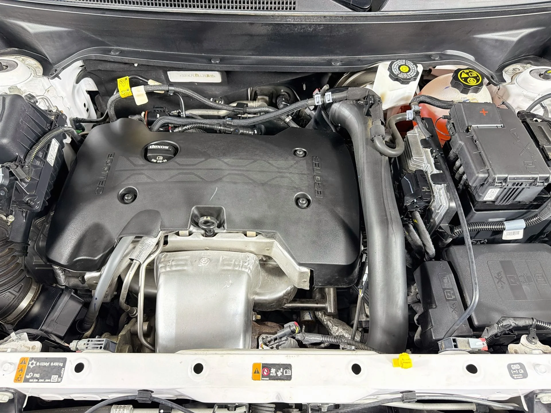 Used 2020 White GMC SLT image 29