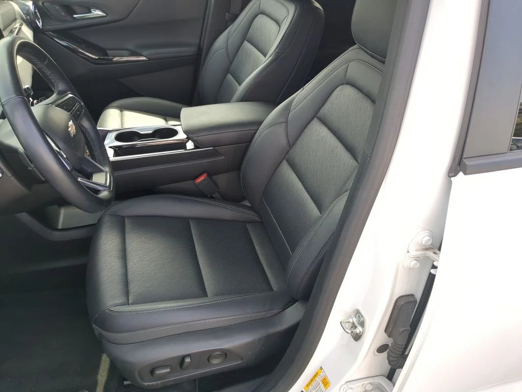 Used 2025 White Chevrolet LT image 19