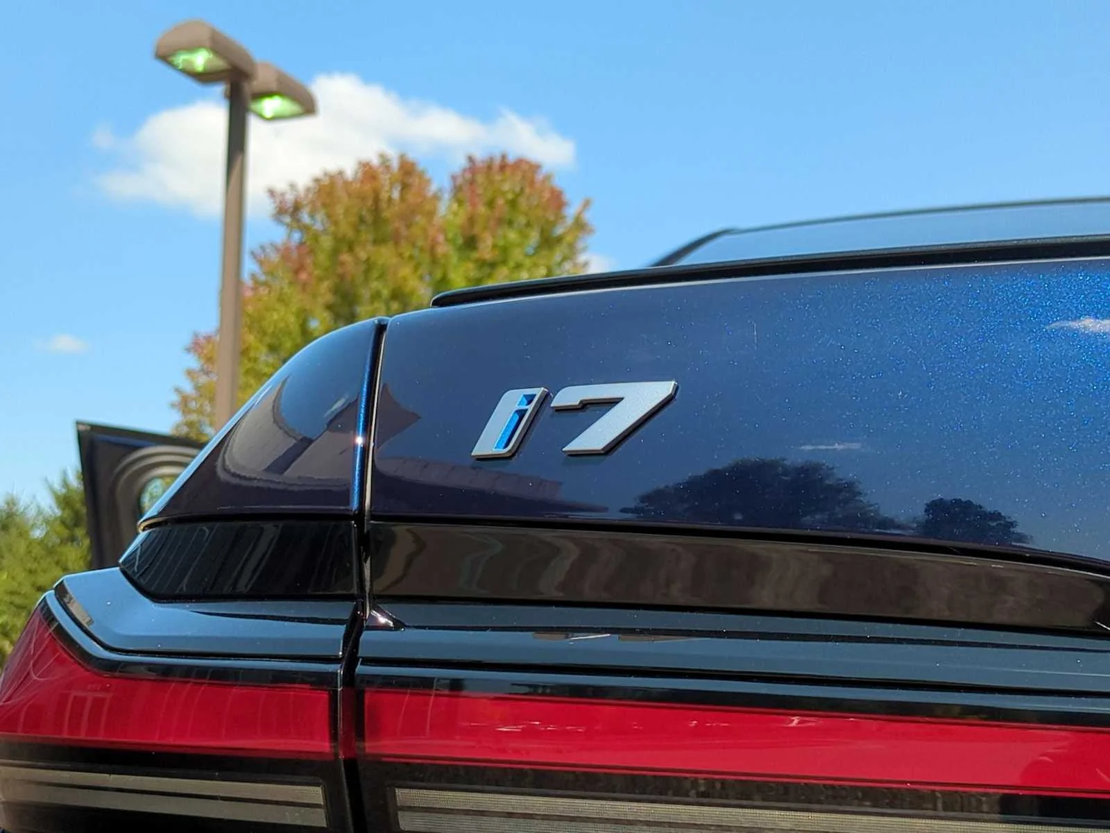 New 2026 Tanzanite Blue II Metallic BMW xDrive60 image 13