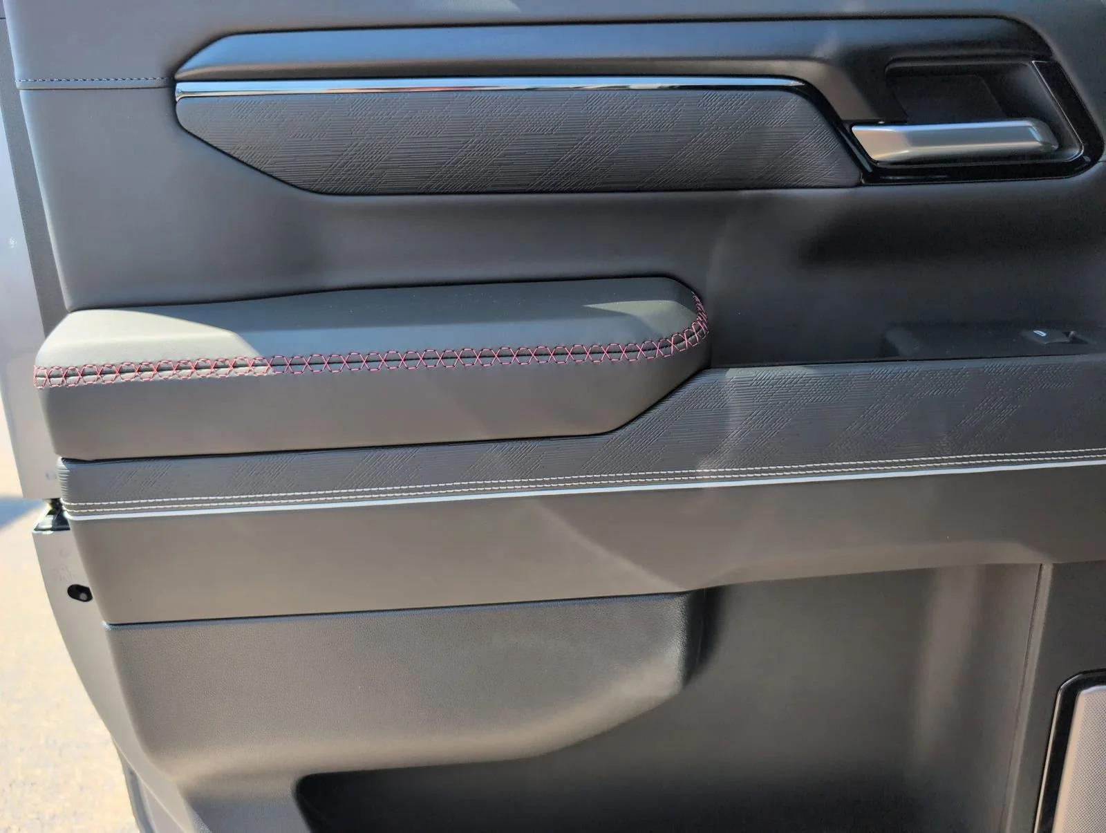 New 2026 Sterling Metallic GMC AT4X image 32