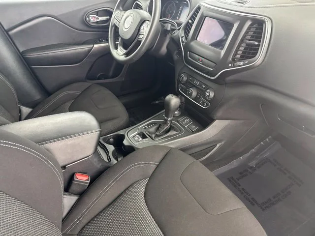 Used 2020 Green Jeep Latitude image 23