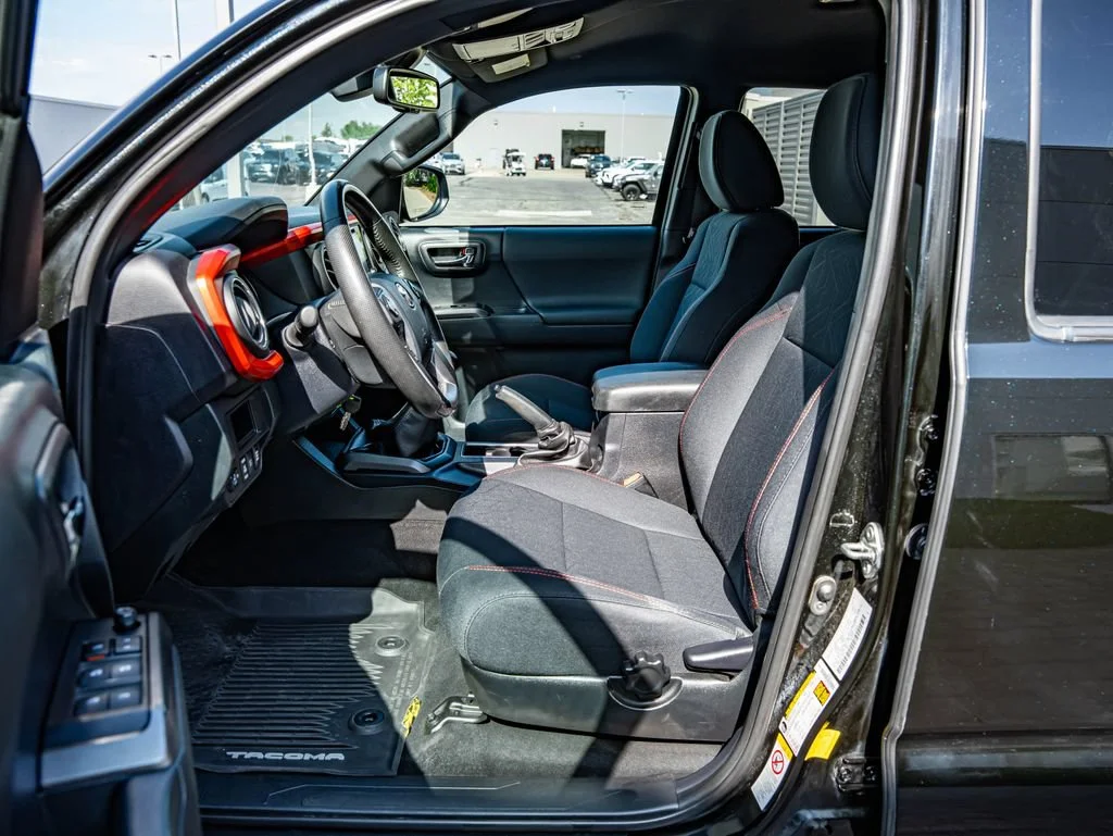 Used 2019 Midnight Black Metallic Toyota TRD Off-Road image 33