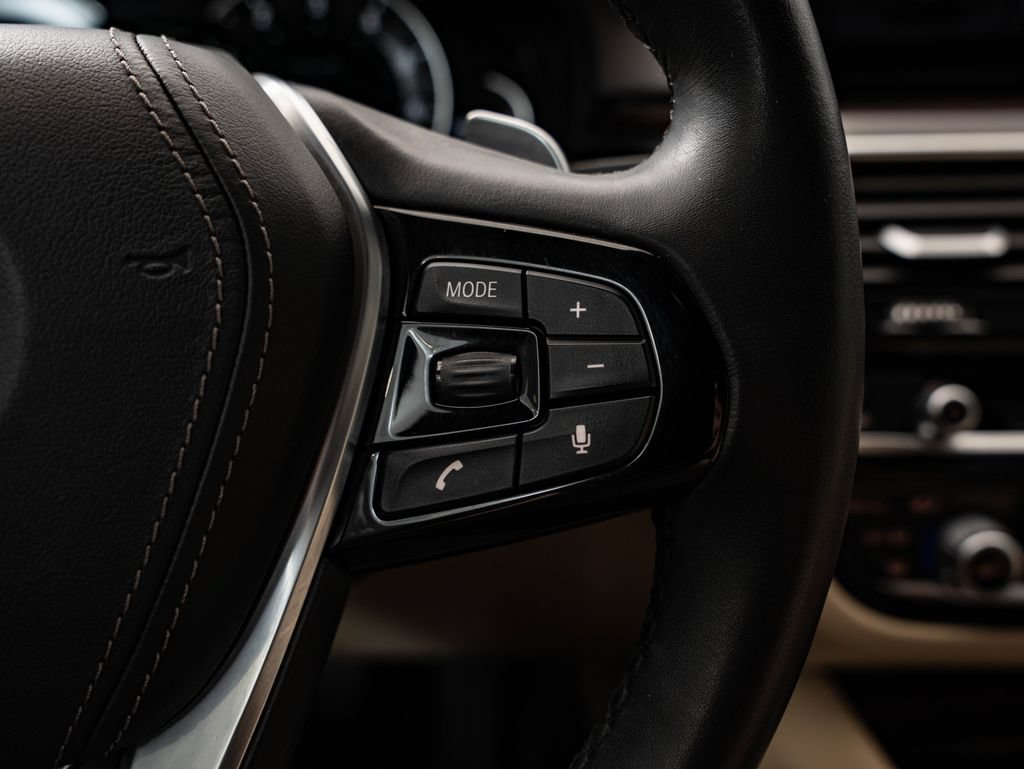 Used 2019 Jet Black BMW 540i image 28