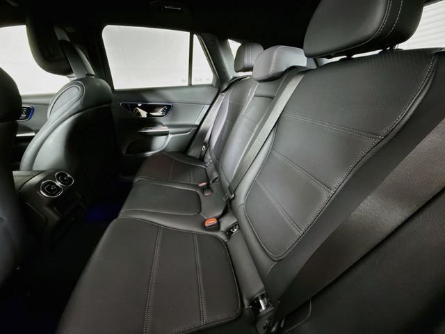 Used 2024  Mercedes-Benz GLC 300 image 24