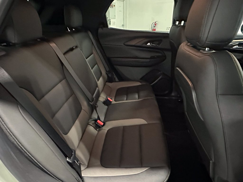Used 2025 Green Chevrolet ACTIV image 26
