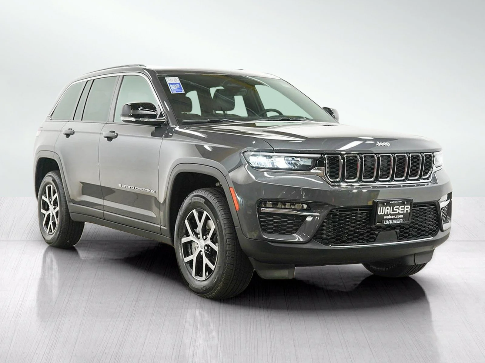Used 2025 Baltic Gray Metallic Clearcoat Jeep Limited image 7