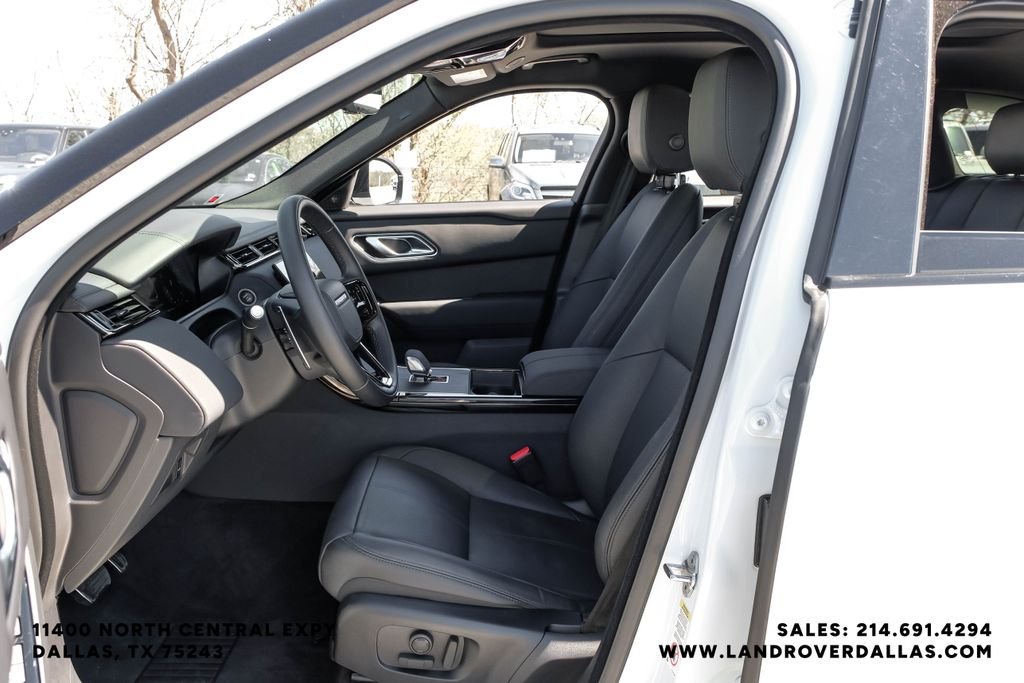 Used 2026 White Land Rover Dynamic SE image 3