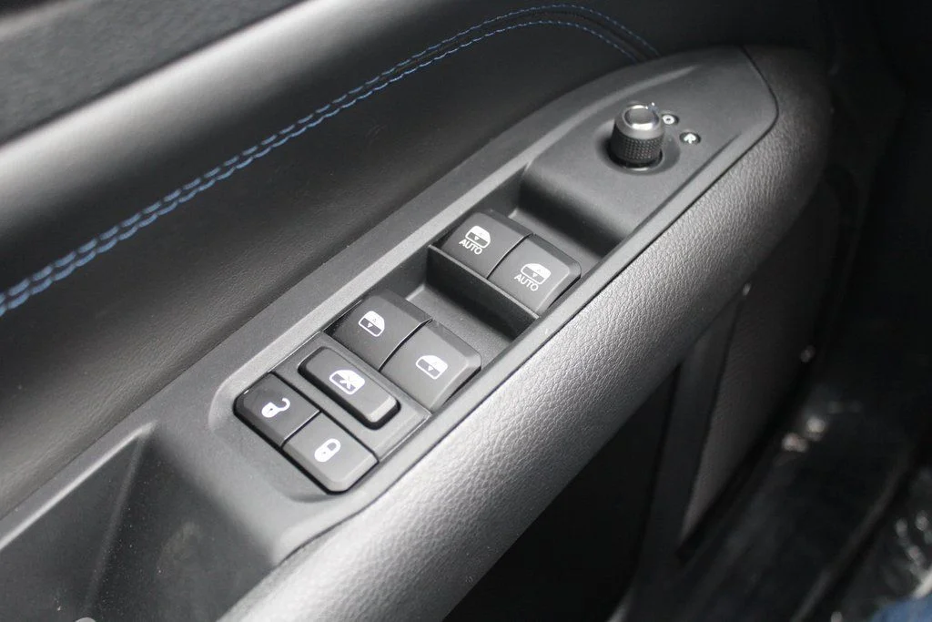 New 2026 White/off-white Jeep Latitude image 22