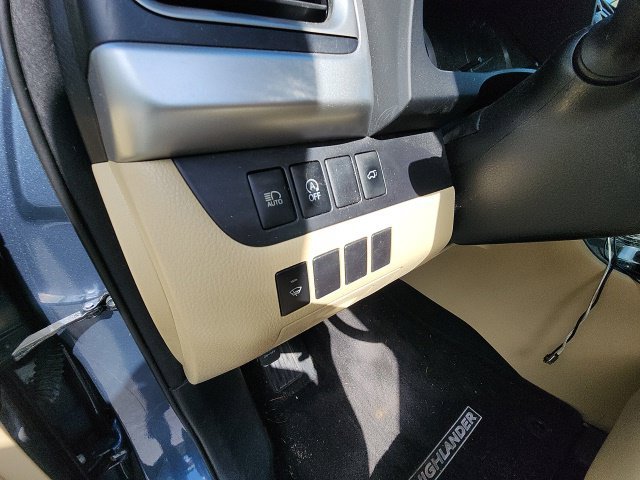 Used 2017 Blue Toyota XLE image 29