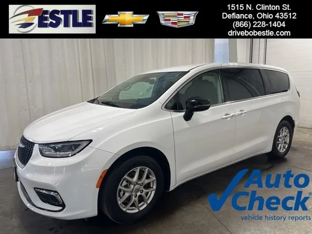 2024 Chrysler Pacifica Touring L's photo